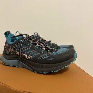 Women’s La Sportiva Jackal Trail Runners